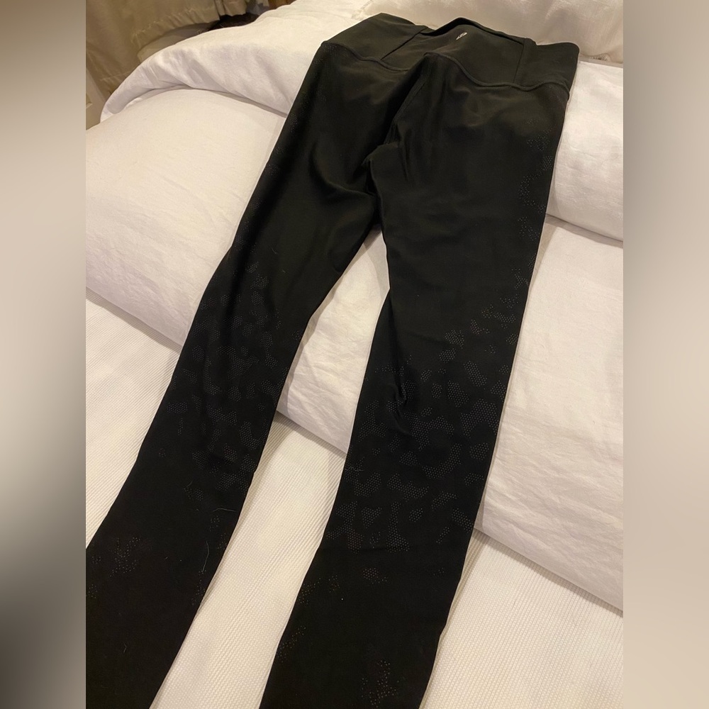 NWOT Lululemon Leggings sz 4 - Black w/black animal print details